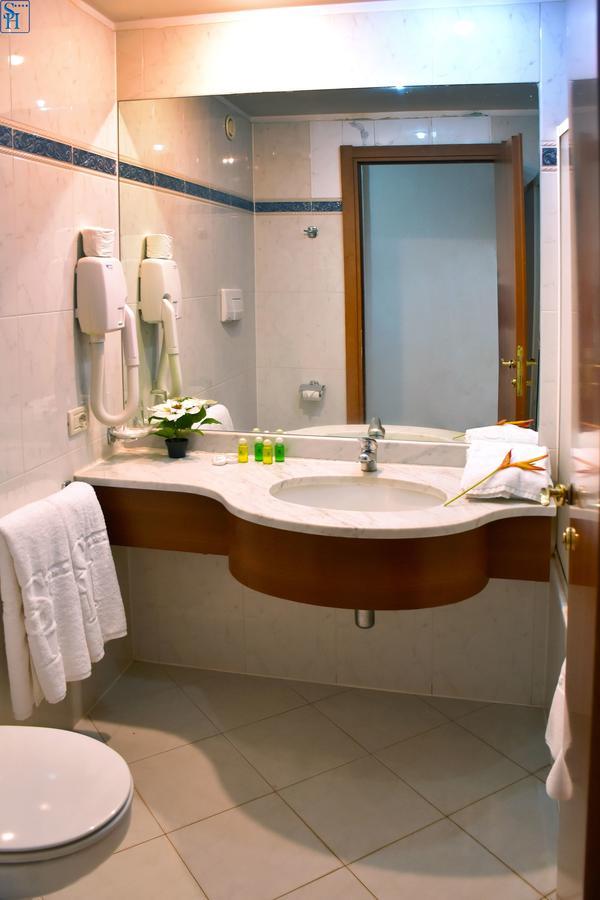 Hotel Splendid Ouagadougou Ngoại thất bức ảnh