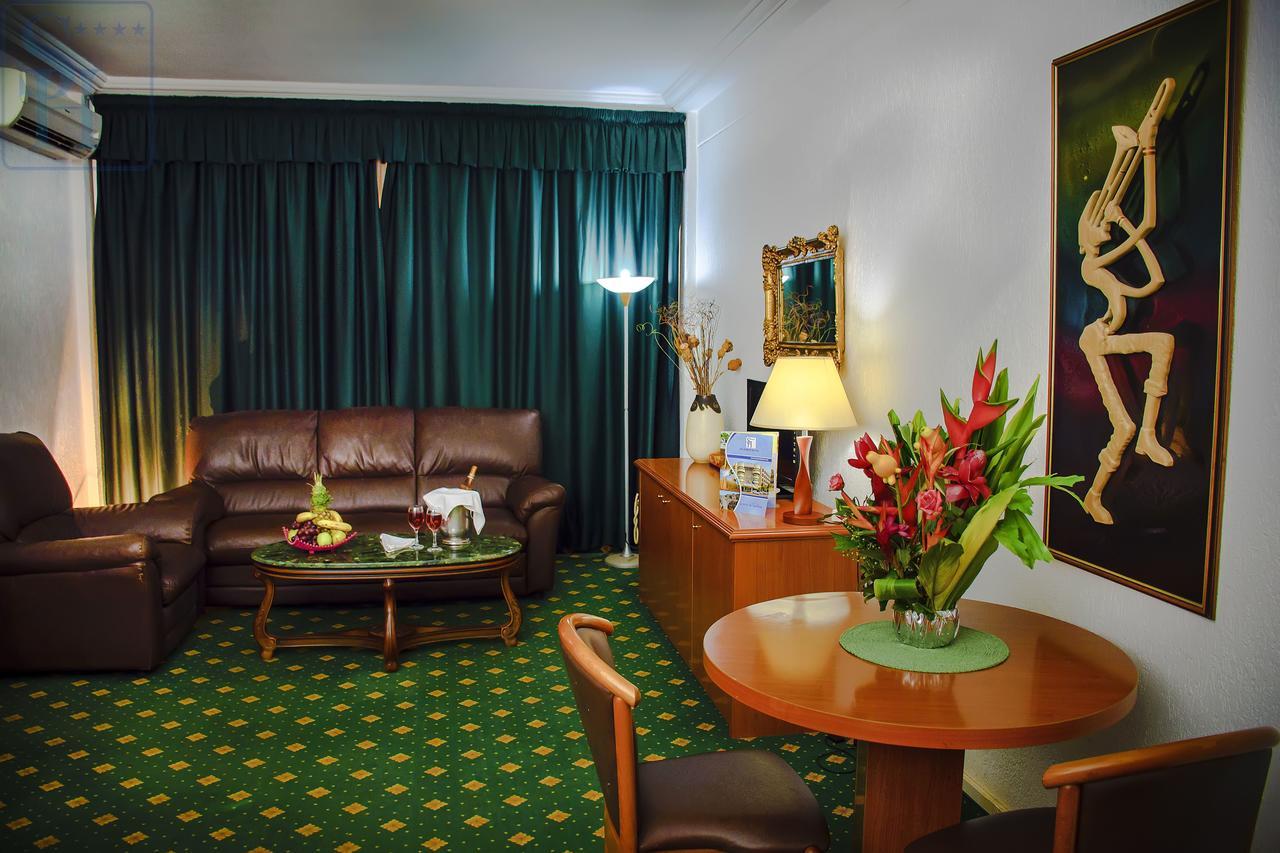 Hotel Splendid Ouagadougou Ngoại thất bức ảnh